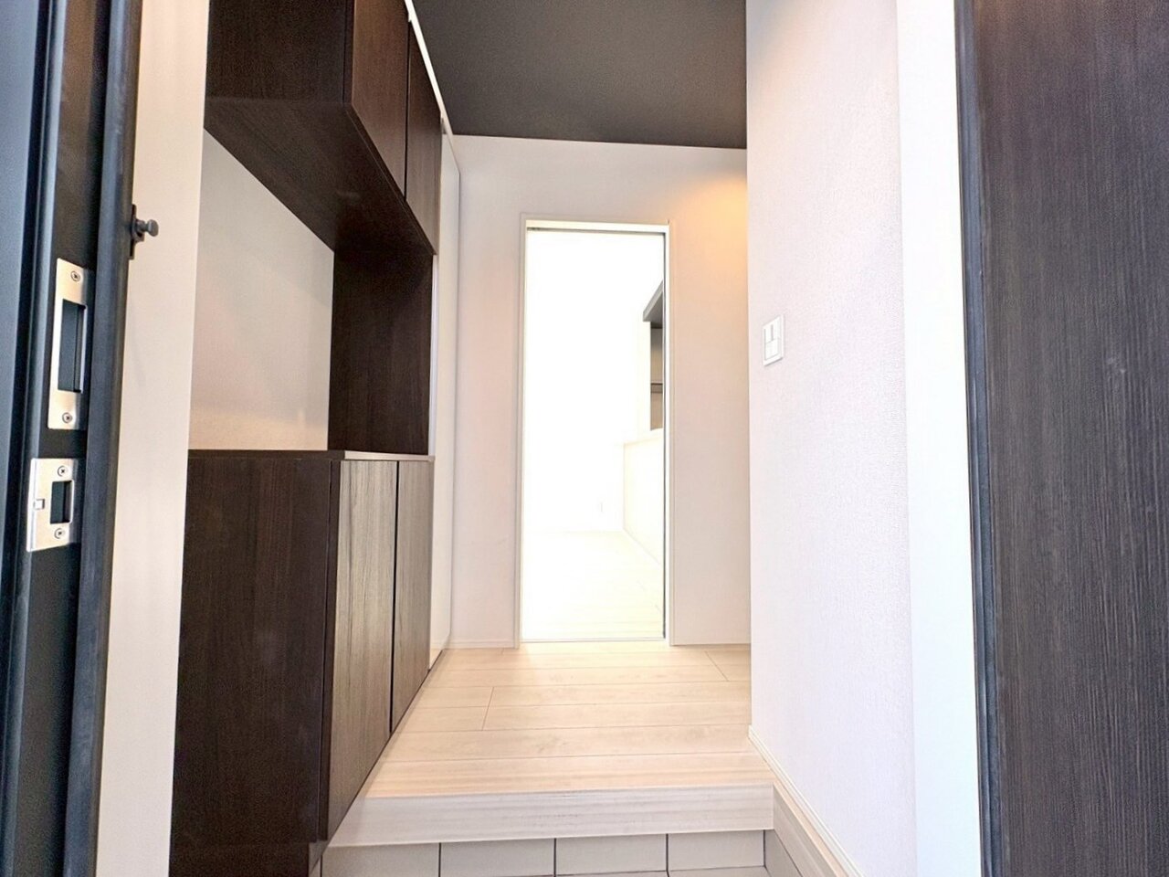 家のシンボルともいえる玄関は訪れる人を魅了します。