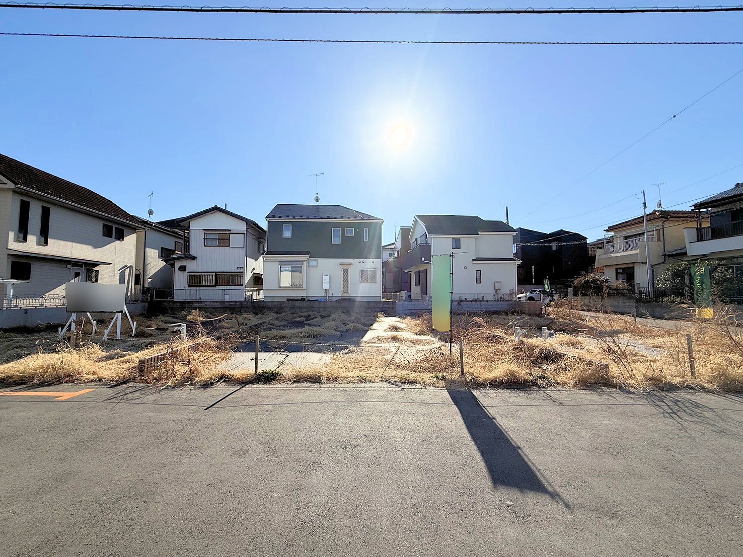 吹き抜けのあるリビングは開放感があり、ゆったりお寛ぎいただけます。(令和8年3月　撮影)