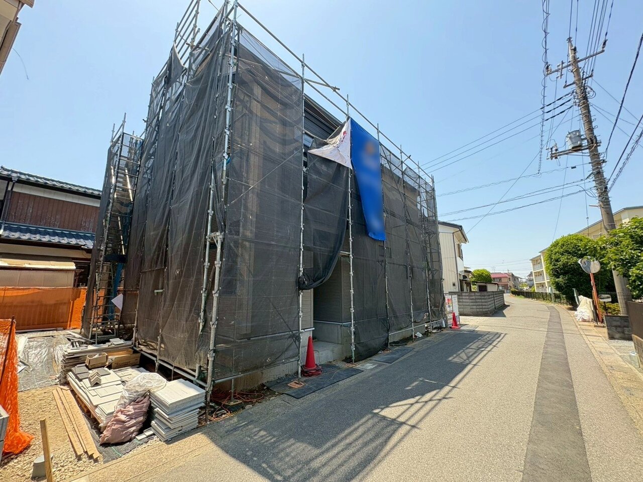 太陽光パネル標準装備。充実の設備・仕様で新生活を快適にスタートできます。(令和8年5月 撮影)