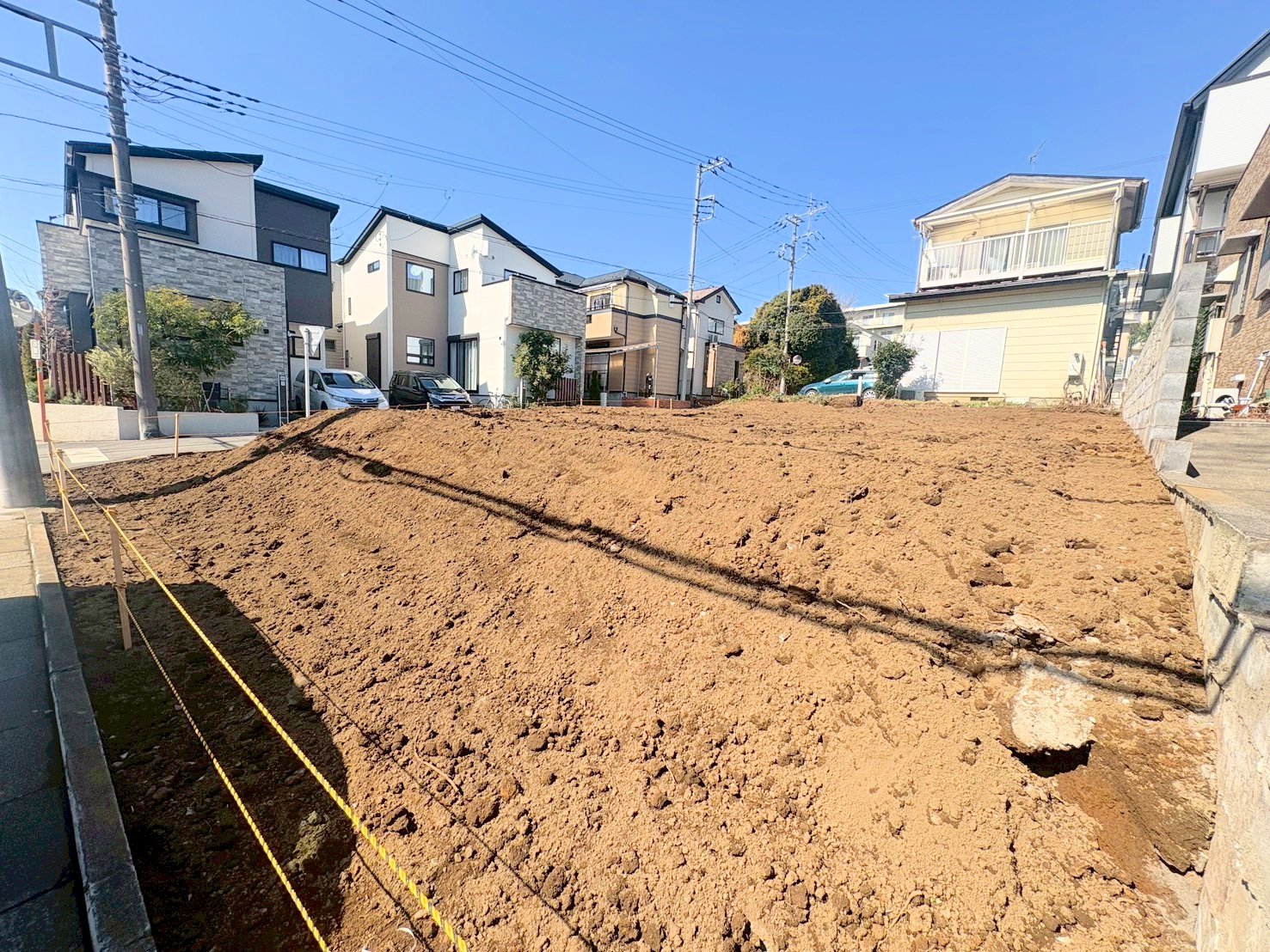 カースペースに2台駐車可能です。(車種による)(令和8年3月 撮影)