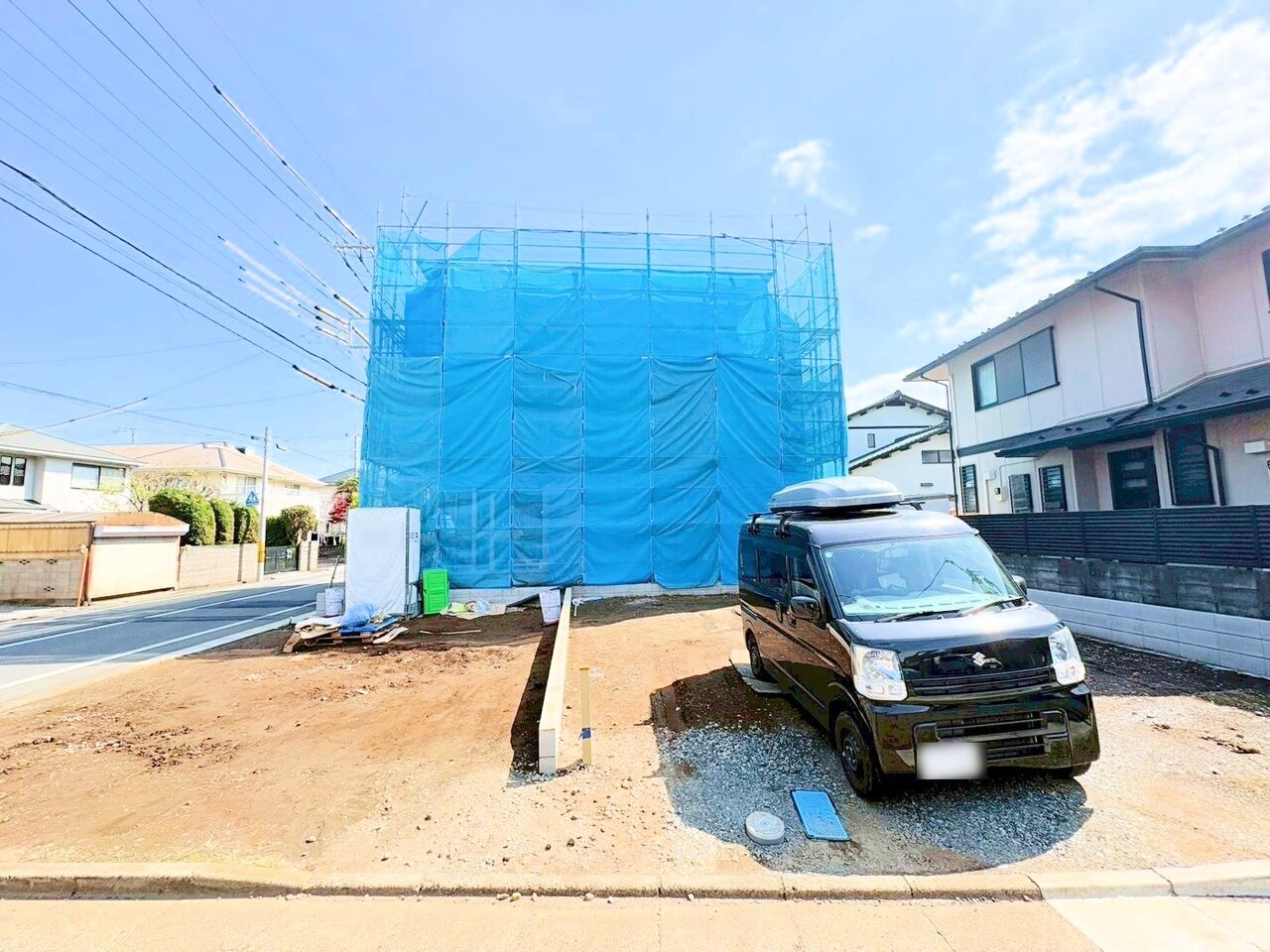 リビングには床暖房が完備されており、快適な空間でお過ごしいただけます。(令和8年4月 撮影)