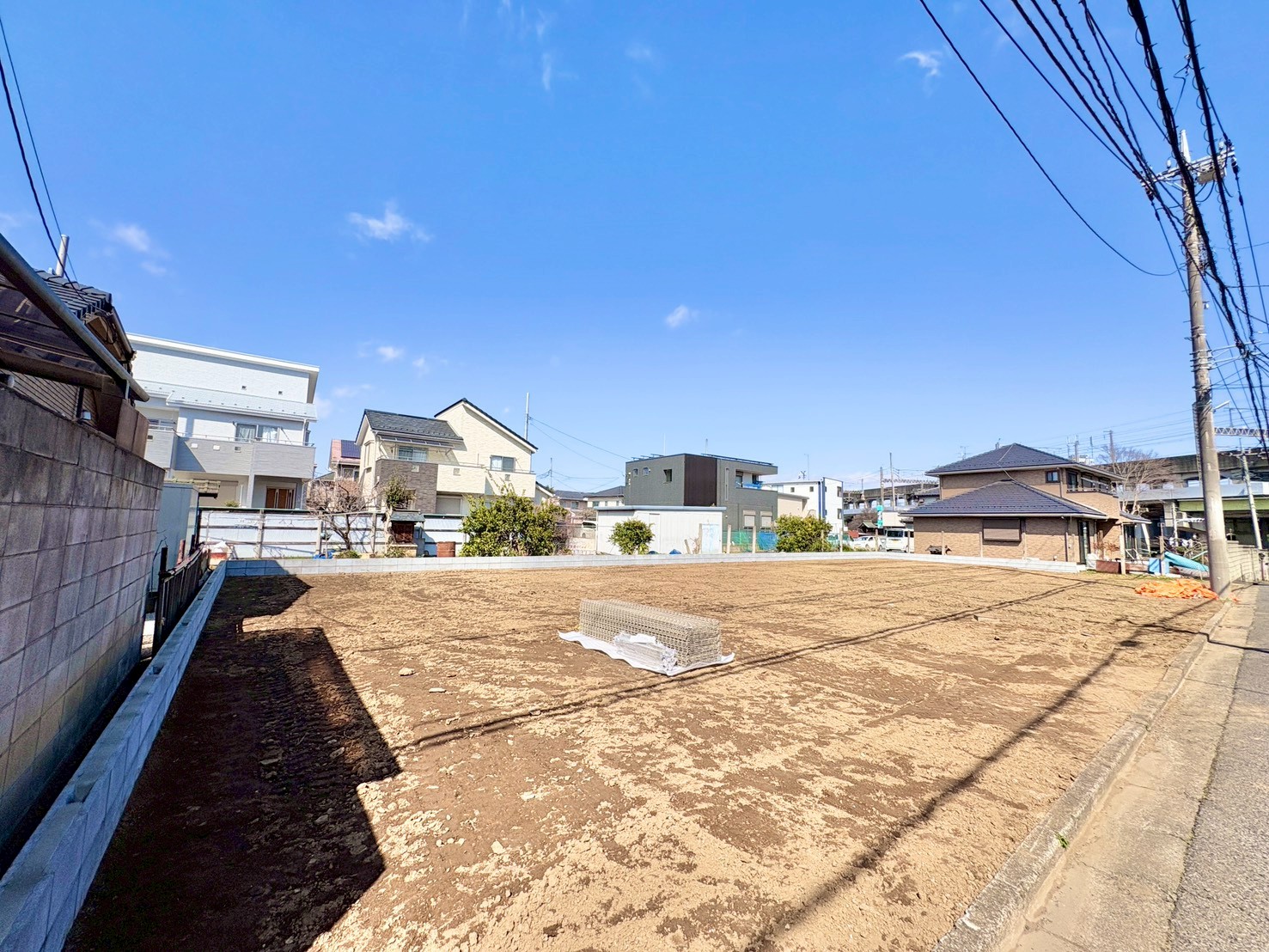 リビングと続き間洋室のある使い勝手の良い設計。(令和8年3月 撮影)