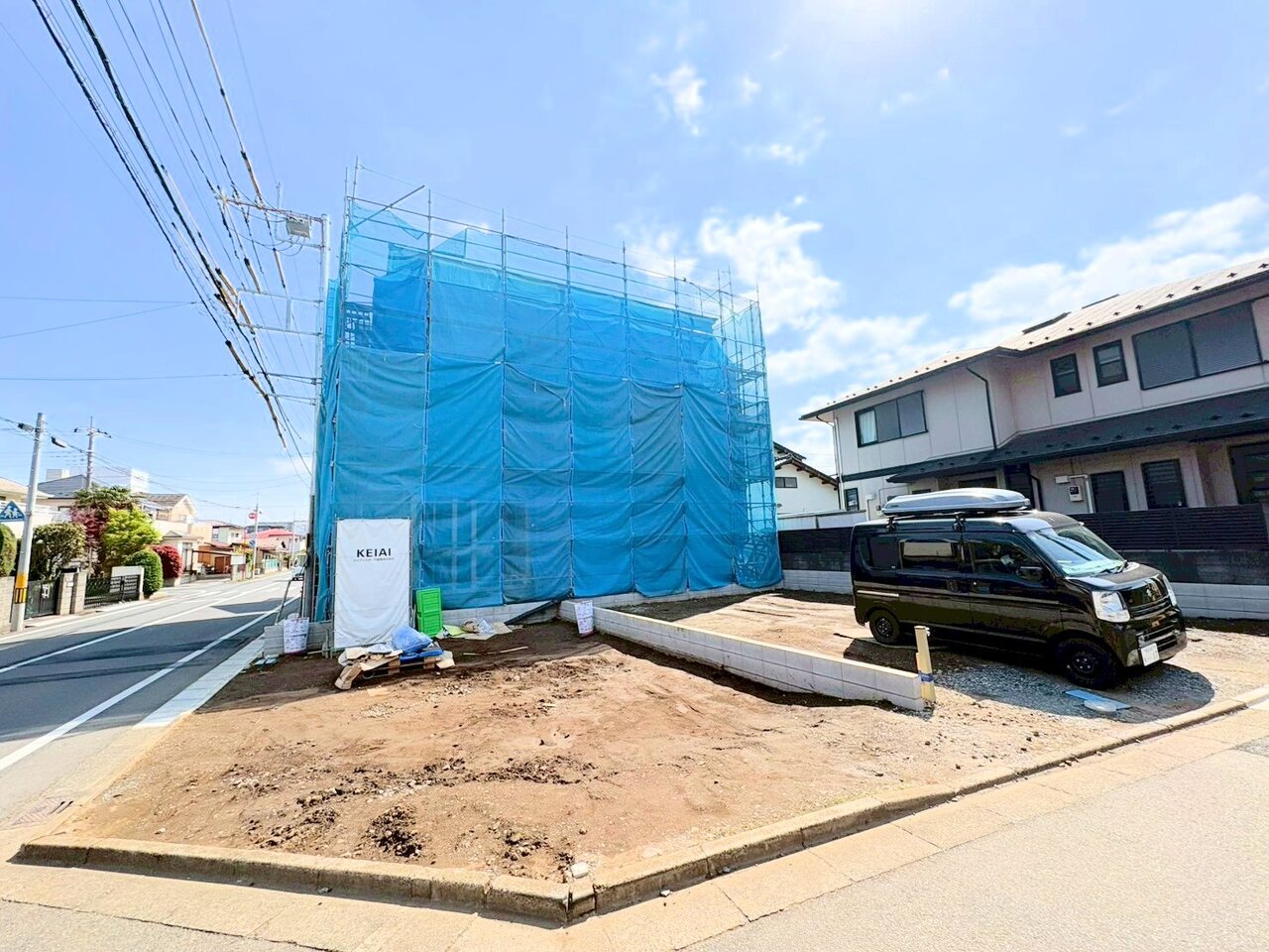 リビング上部吹き抜けは明るく広がりのある空間を創出。(令和8年4月 撮影)