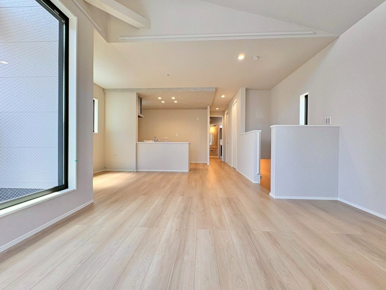 開放感あふれる勾配天井は爽やかな空間を創り上げます。