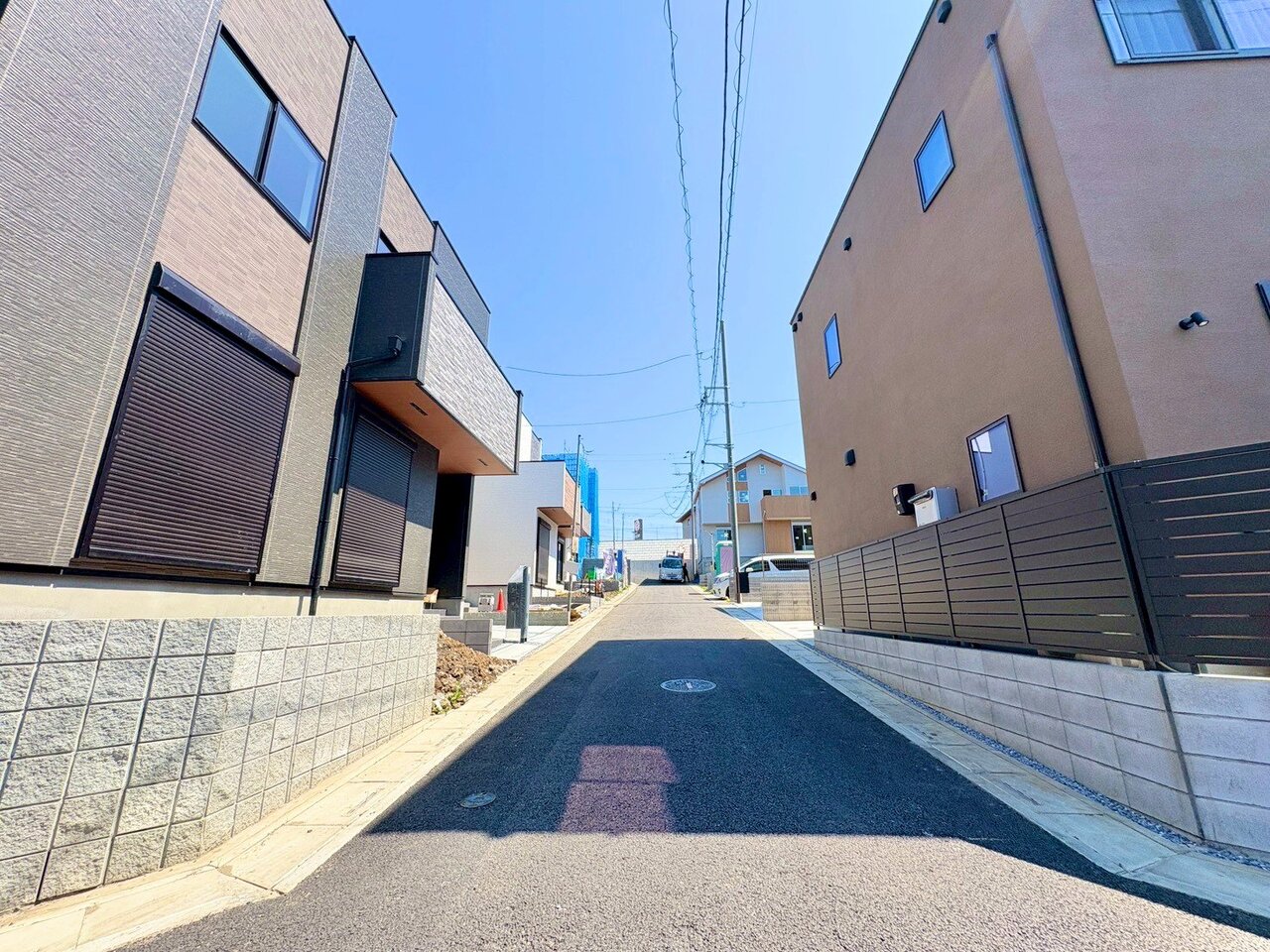 周辺環境とのコラボレーションにより明るい空間を演出。(令和8年4月 撮影)