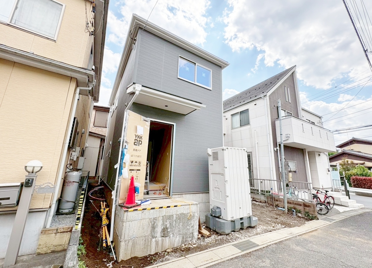 いつまでも輝き続けながらいつしか街の風景に溶け込んでいきます。(令和8年4月 撮影)