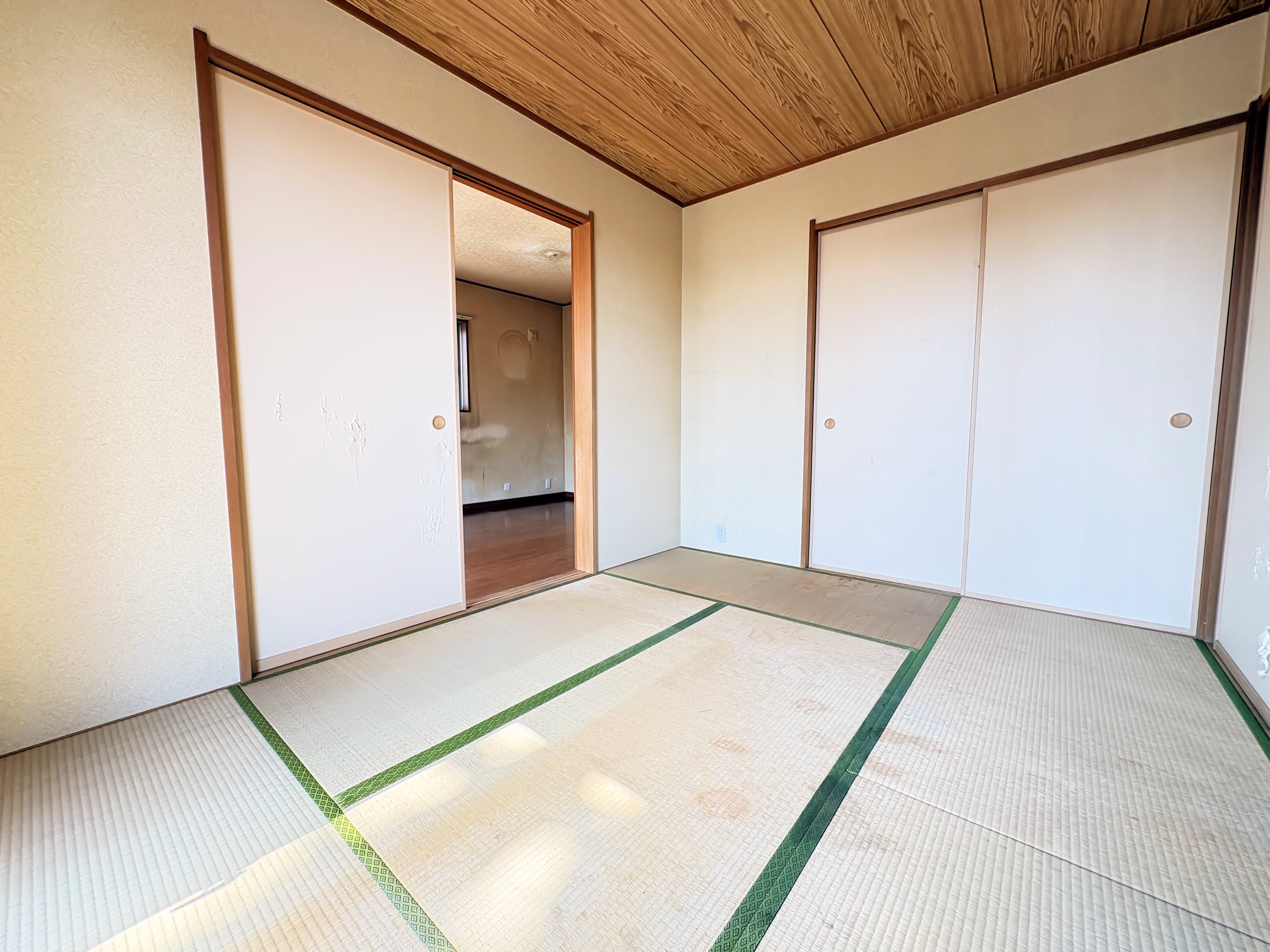 心身を静かに満たす落ち着いた趣きの和室。