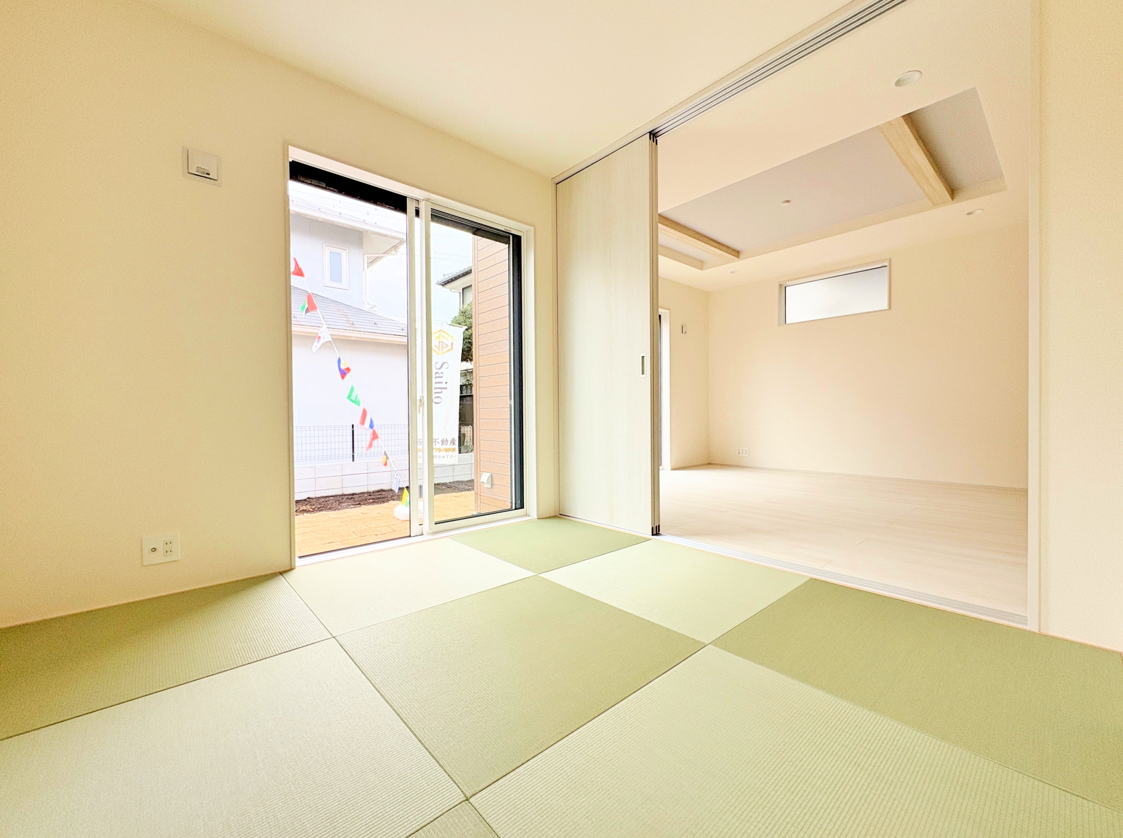 リビングと襖を介してつながる続き間和室付きです。