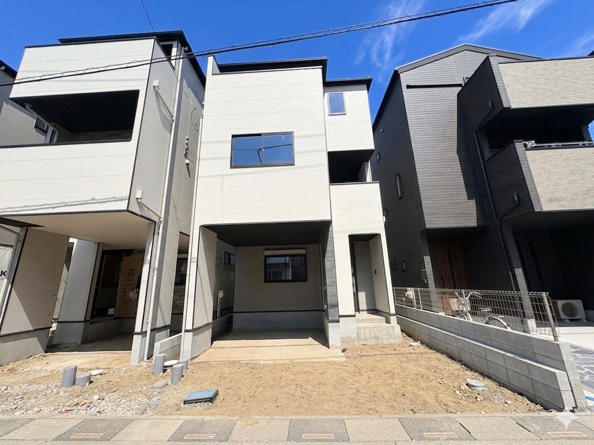 南鳩ヶ谷駅まで徒歩10分の立地です。