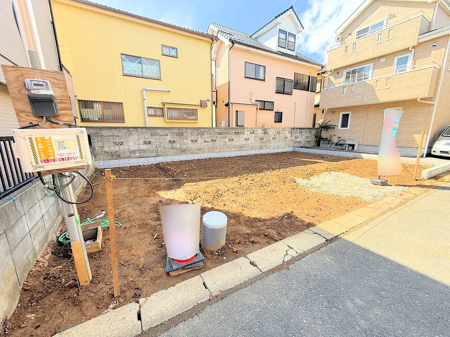 カースペースには2台駐車可能です。（車種による）(令和8年3月 撮影)