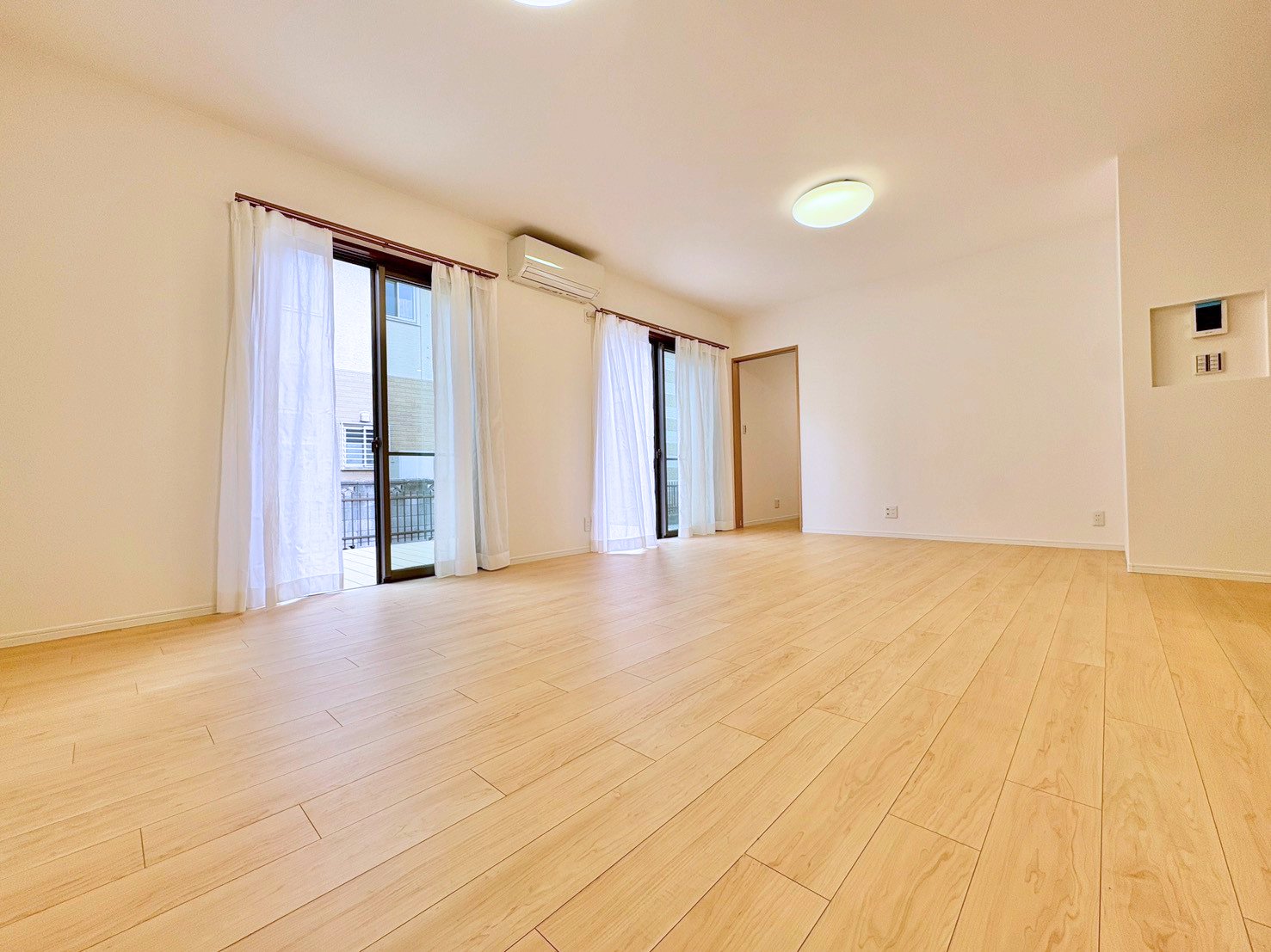 豊かな光と風を運んでくれるわが家自慢の場所。