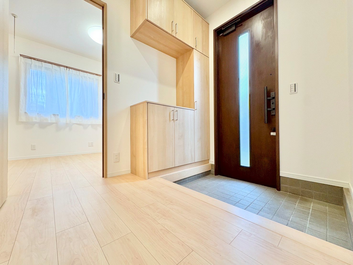 ワンランク上の装いで訪問された方を迎えます。