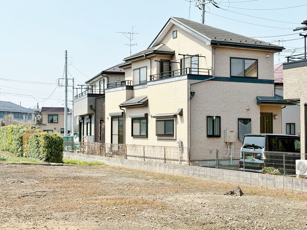 裏手は農地のため陽当たりも良好です。