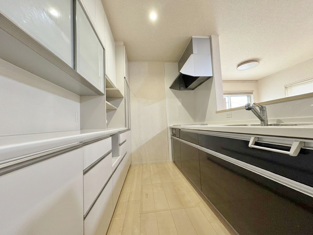 こだわり抜いたキッチンは居心地の良さだけでなく、統一感ある空間に仕上げました。