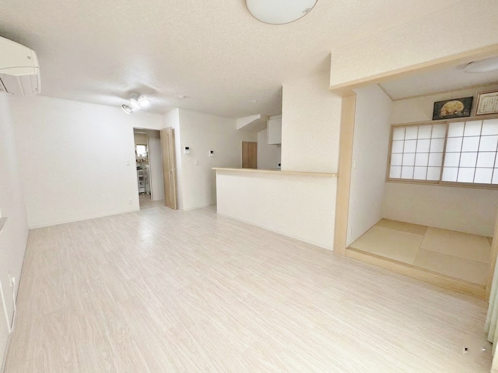 子育て中も安心して使える畳コーナー付きの間取りです。