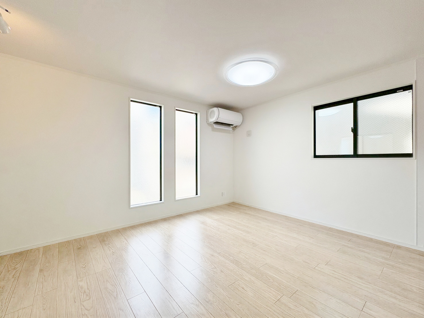 一日中爽やかな自然光が差し込む明るい住まい。