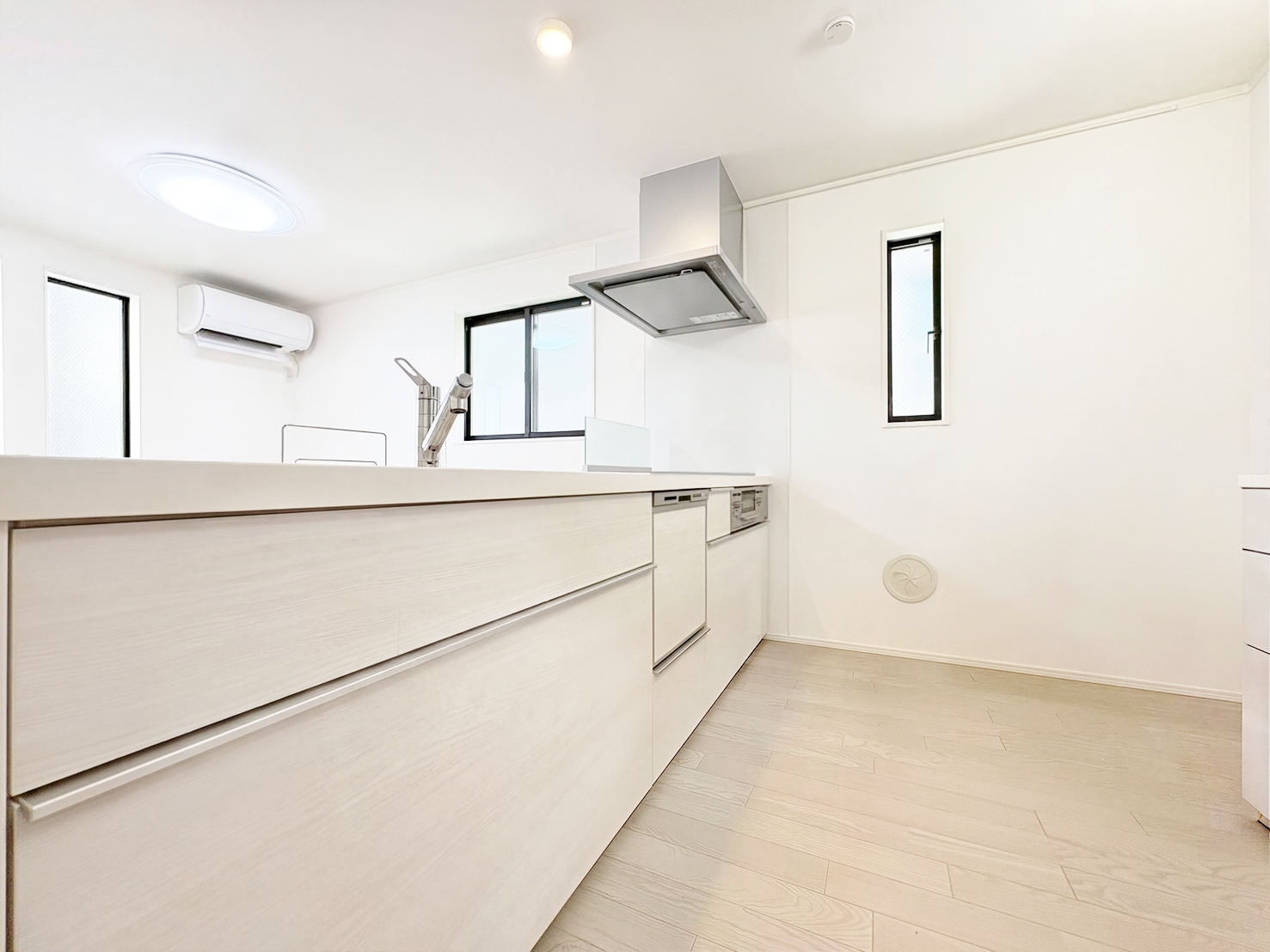 材料を並べたり盛り付けたり、作業しやすい広さを確保しました。