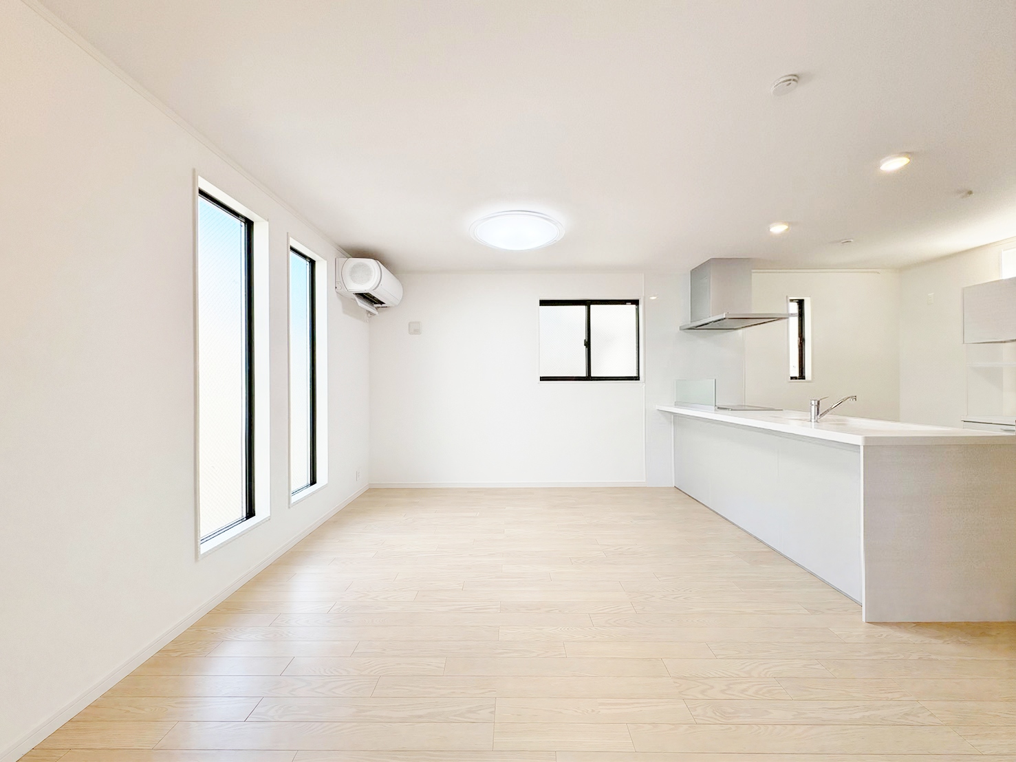 2階に設けたLDKは3面採光のため陽当たり良好です。