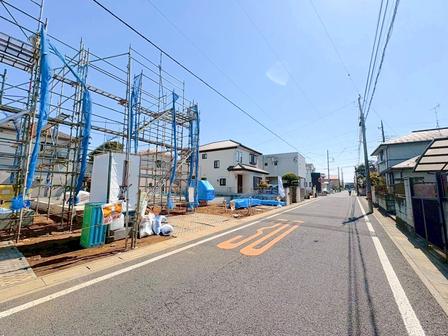 食品や生活用品など一カ所にまとめておける広々とした収納付き。(令和8年3月 撮影)