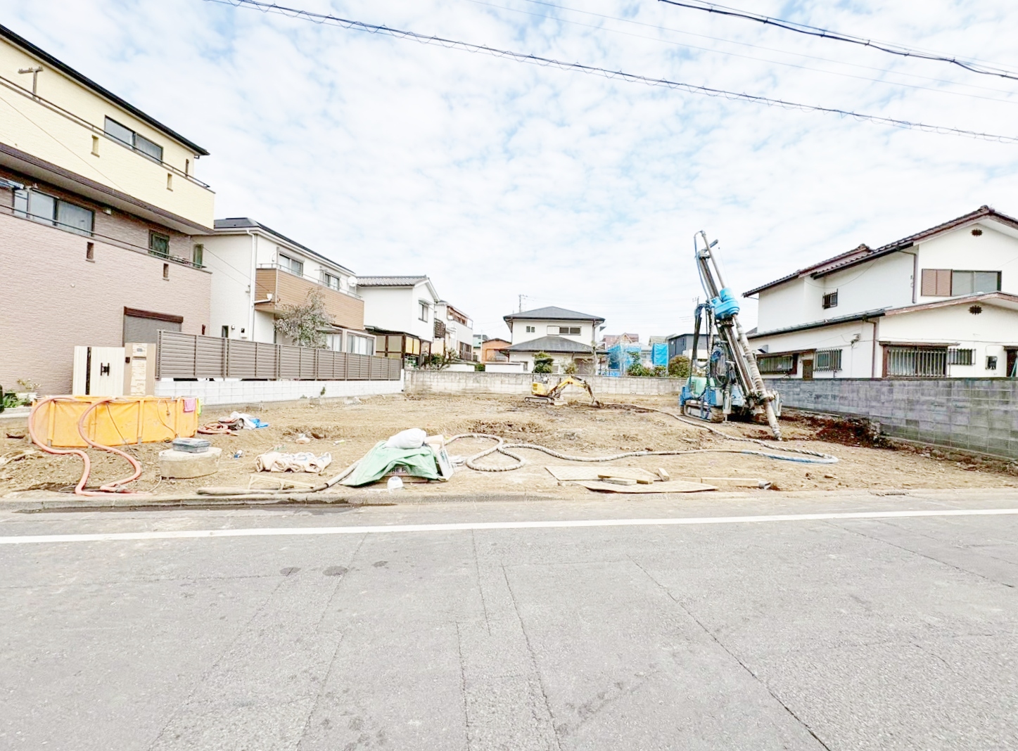 小学校まで徒歩3分でお子様の通学も安心です。(令和8年3月 撮影)