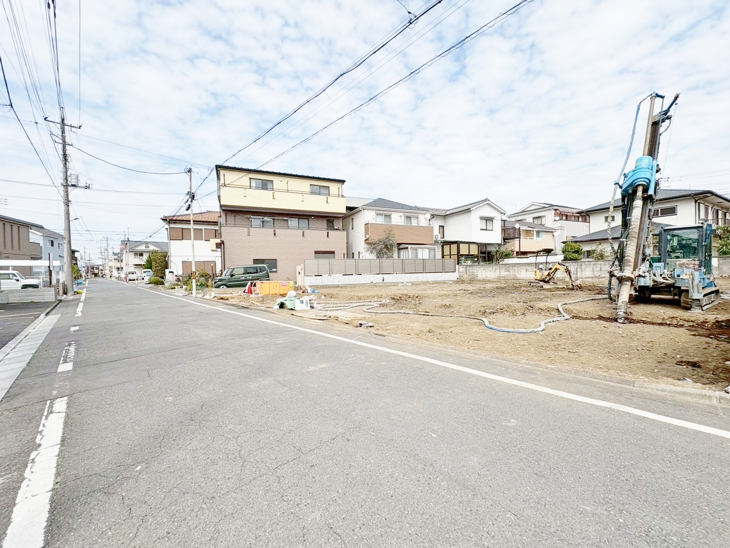 小学校まで徒歩3分でお子様の通学も安心です。(令和8年3月 撮影)