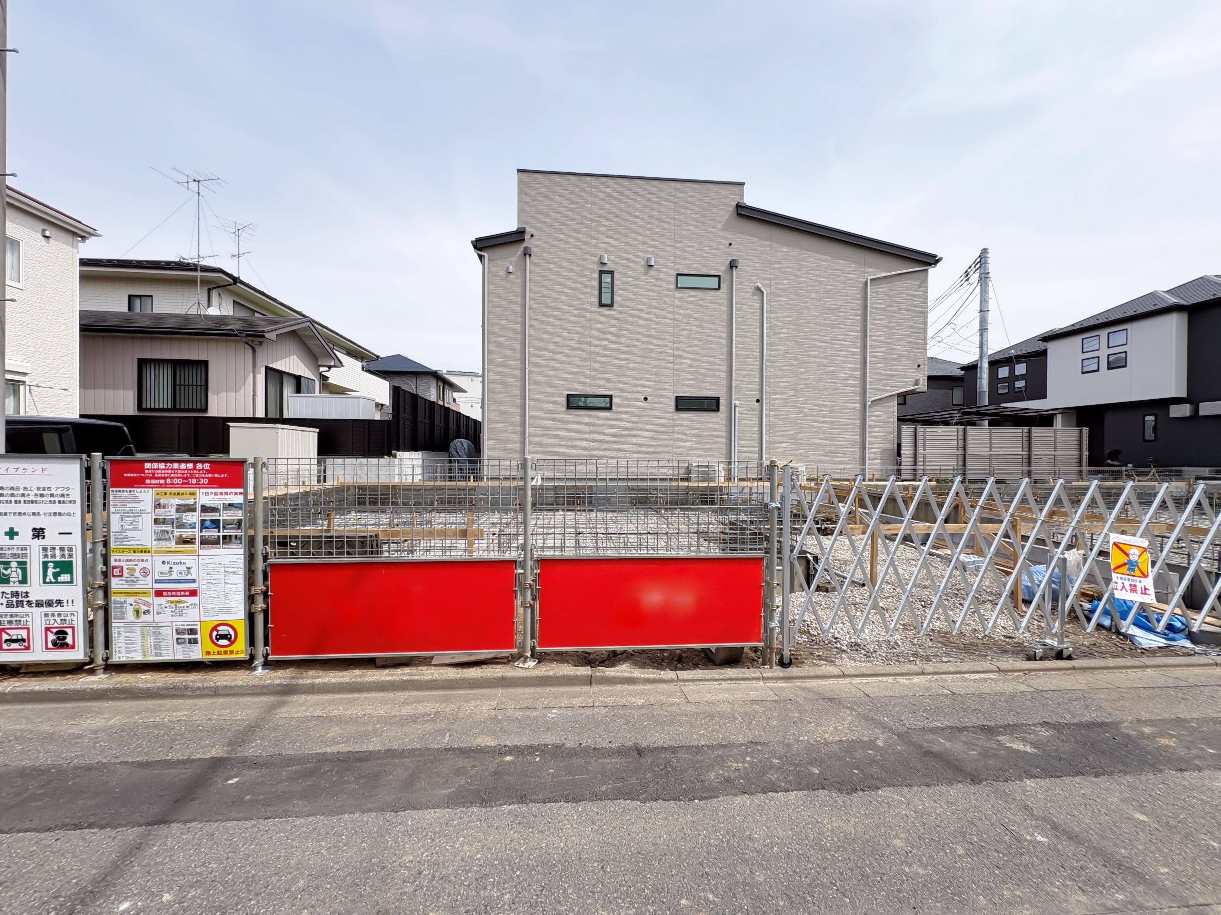 カースペースには２台駐車可能です。（車種による）(令和8年3月 撮影)