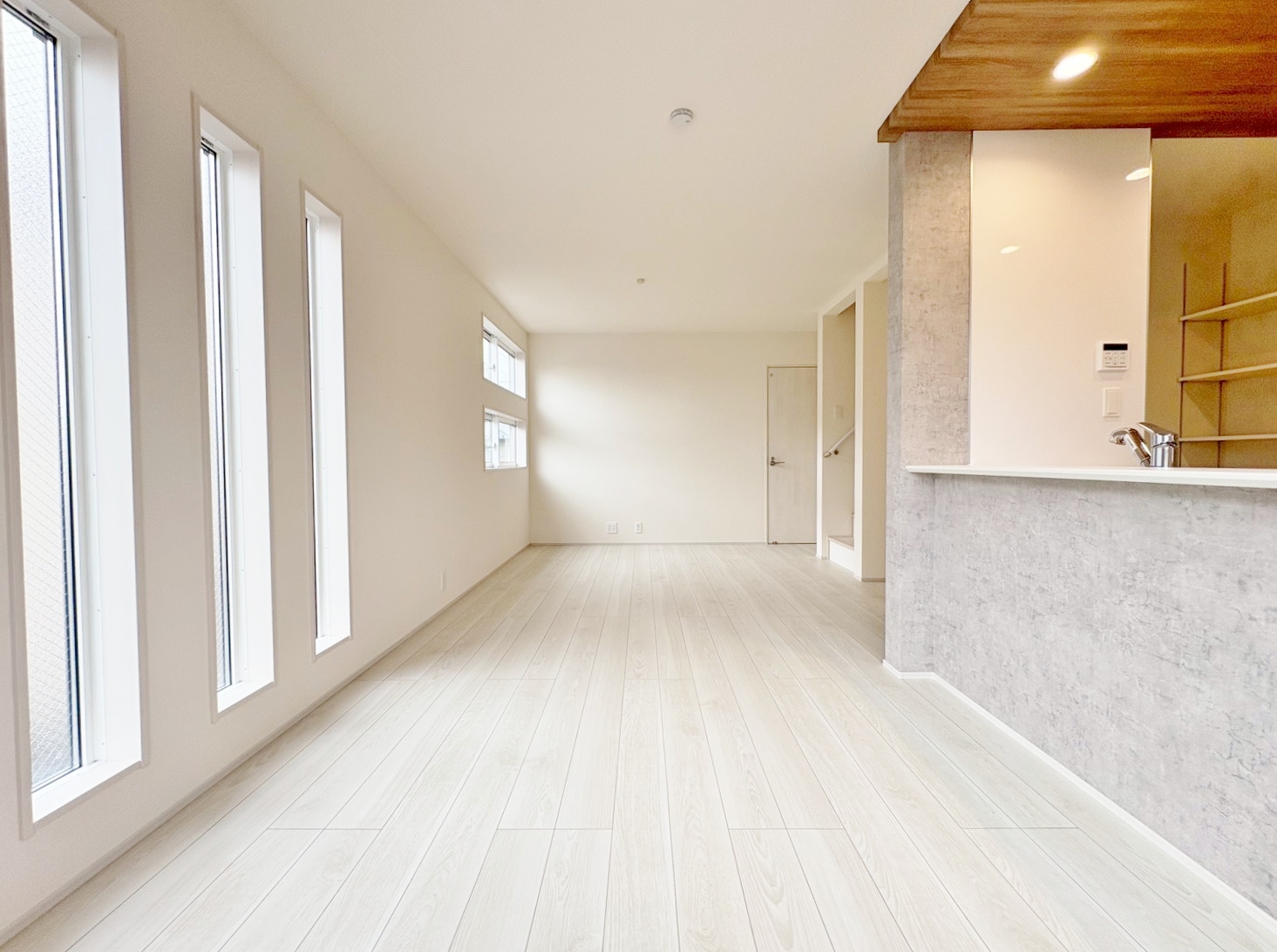 開放的な空間は心地よい光と風に満ち溢れます。