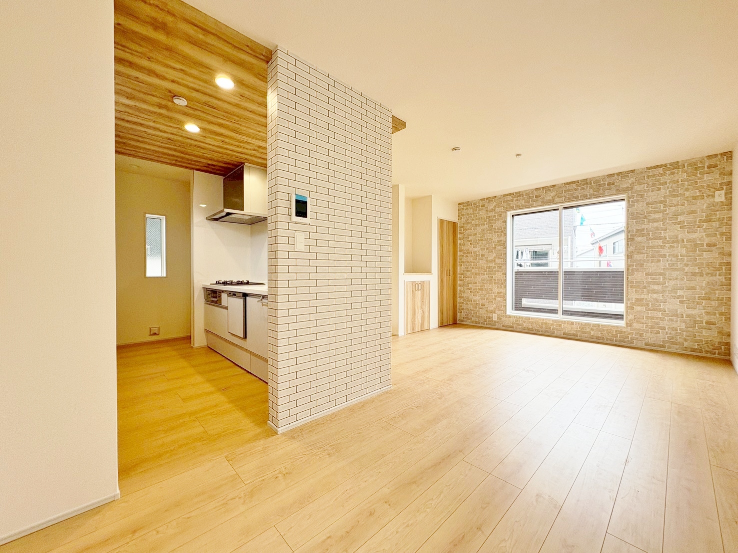 ダイニングとつながるキッチンからは家中が見渡せます。