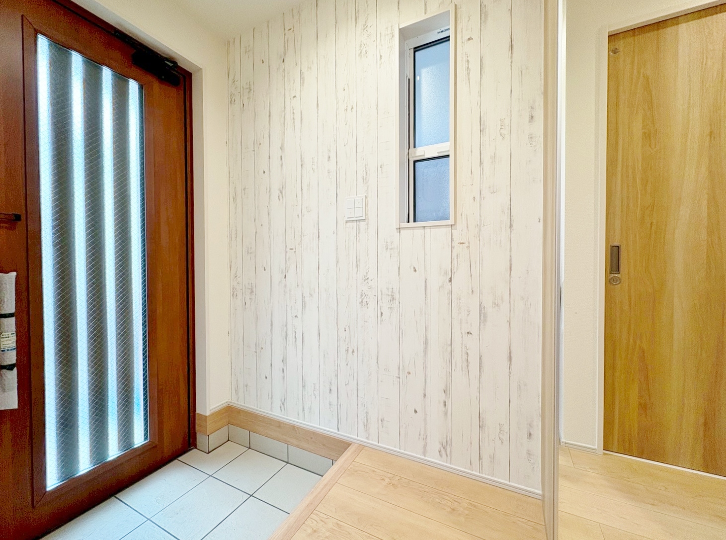 毎日利用する玄関は明るく快適にそして豪華でありたい。