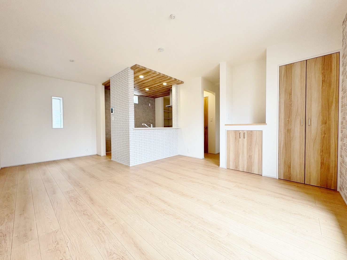 ２階に設けたＬＤＫは空間を明るく照らすことのできるバルコニーに面した間取り。