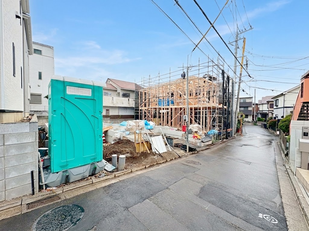 スーパーやコンビニなどが徒歩圏内にございます。(令和8年7月撮影)