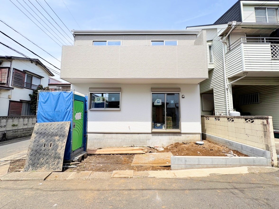 ゆったりとした駐車場は車庫入れもスムーズです。(令和8年4月 撮影)