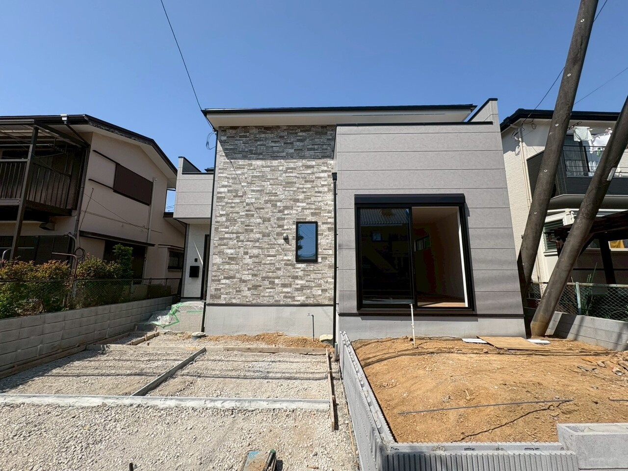 ゆとりの敷地45坪。多用途に使えるコンセプトルーム付きの邸宅です。