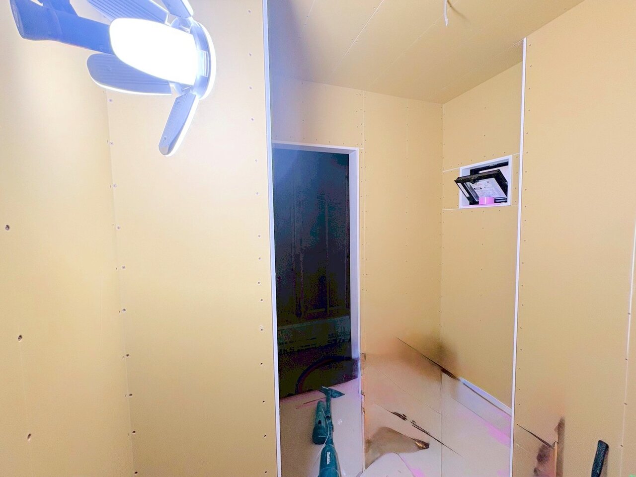 玄関土間収納やＷＩＣなど豊富な収納スペースを備えています。(令和8年4月 撮影)