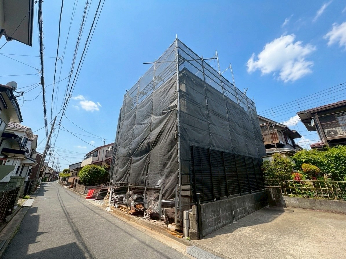 コンビニやドラッグストアが徒歩圏内にございます。(令和8年4月 撮影)