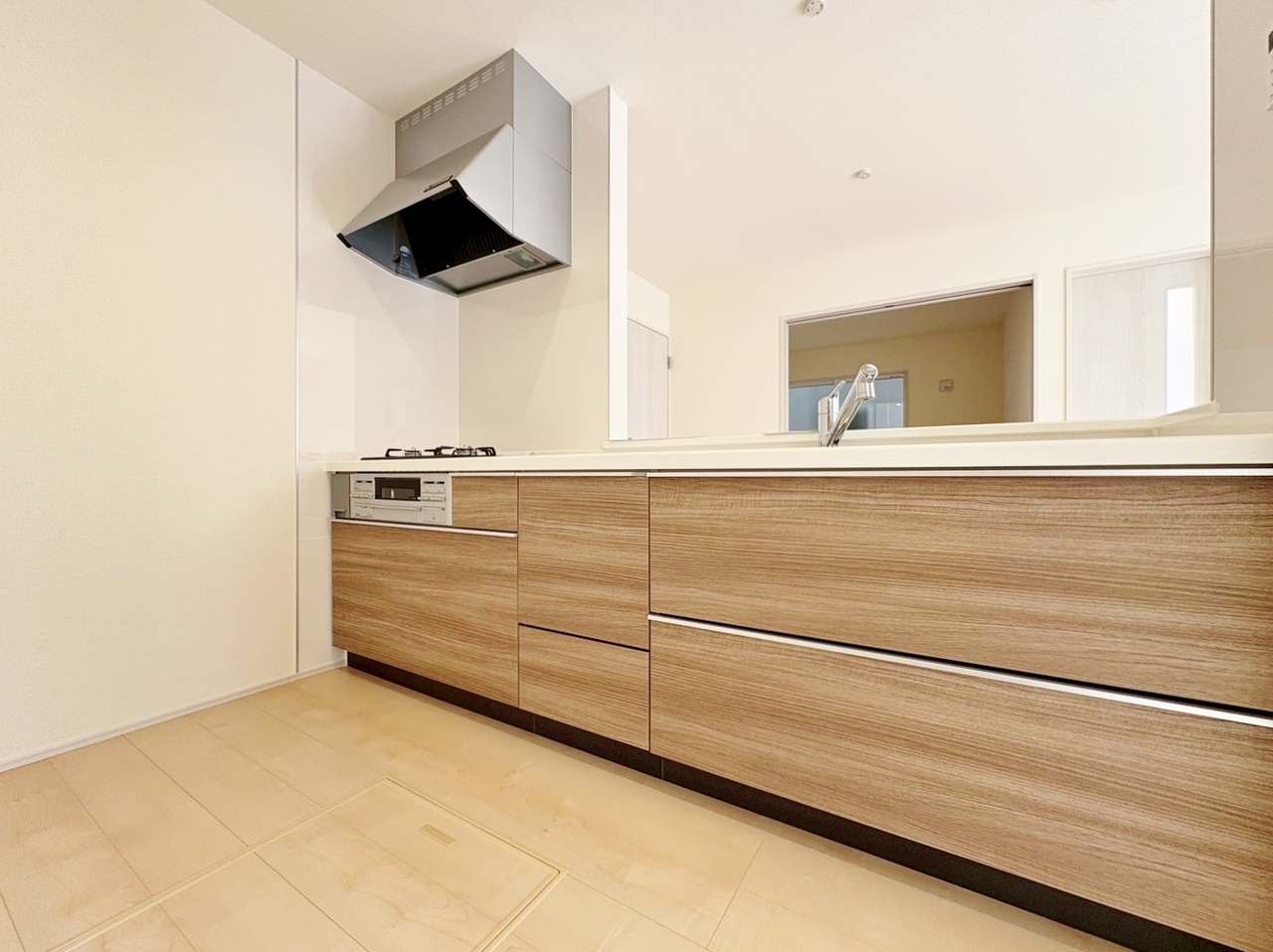 ナチュラルな木目が美しい、お洒落なキッチン。