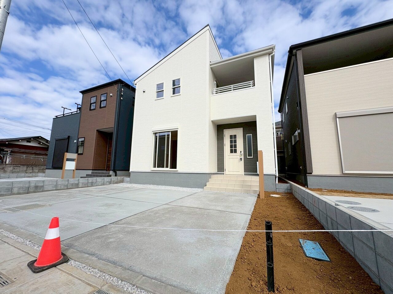 小・中学校まで徒歩9分以内でお子様の通学も安心です。