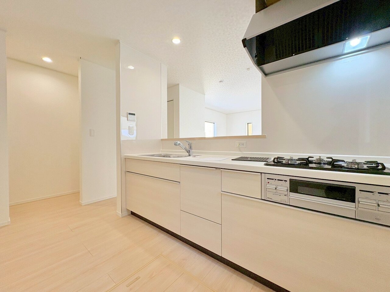 材料を並べたり盛り付けたり、作業しやすい広さを確保しました。