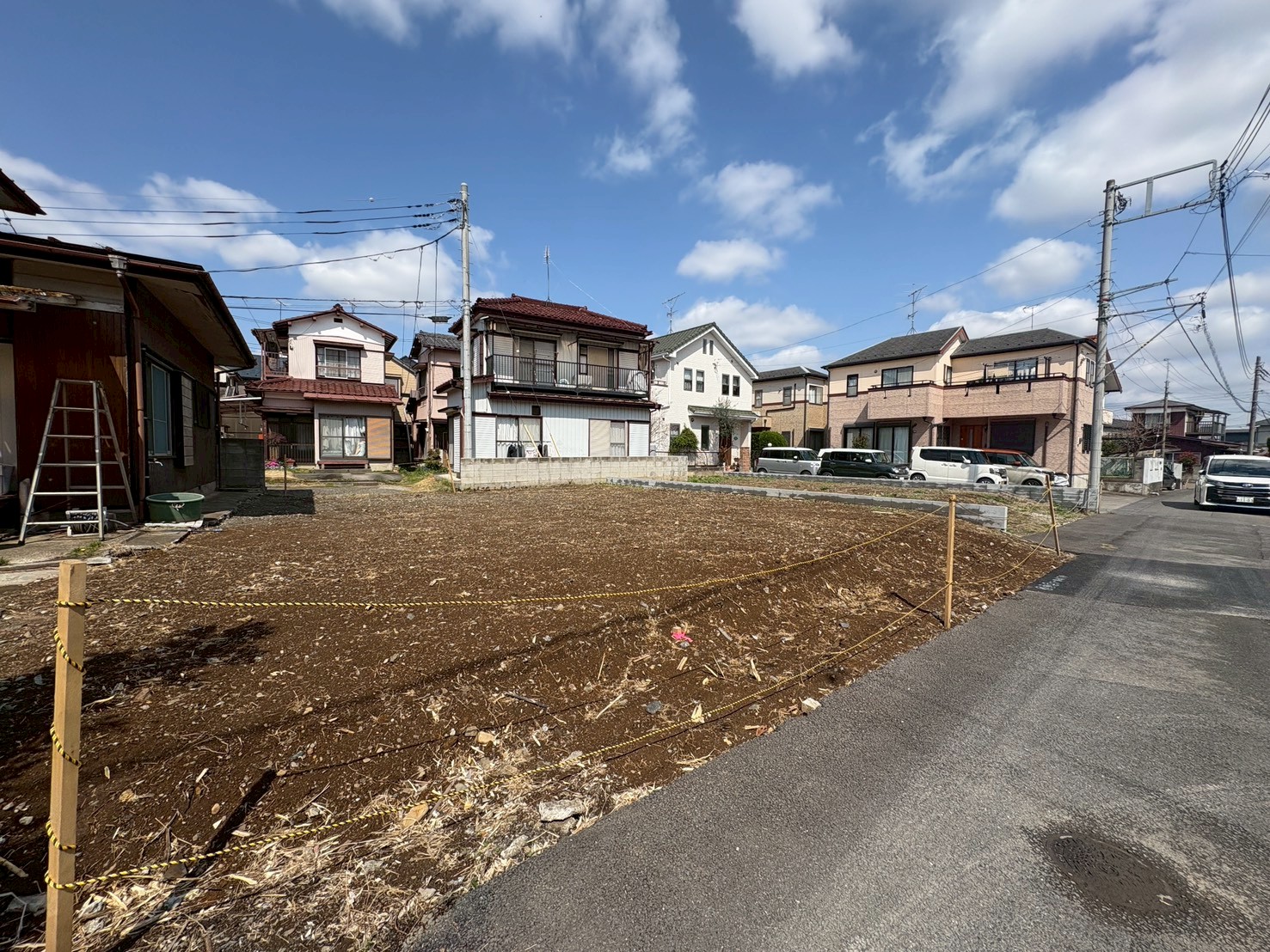 カースペースには並列で2台駐車可能です。(令和8年3月 撮影)