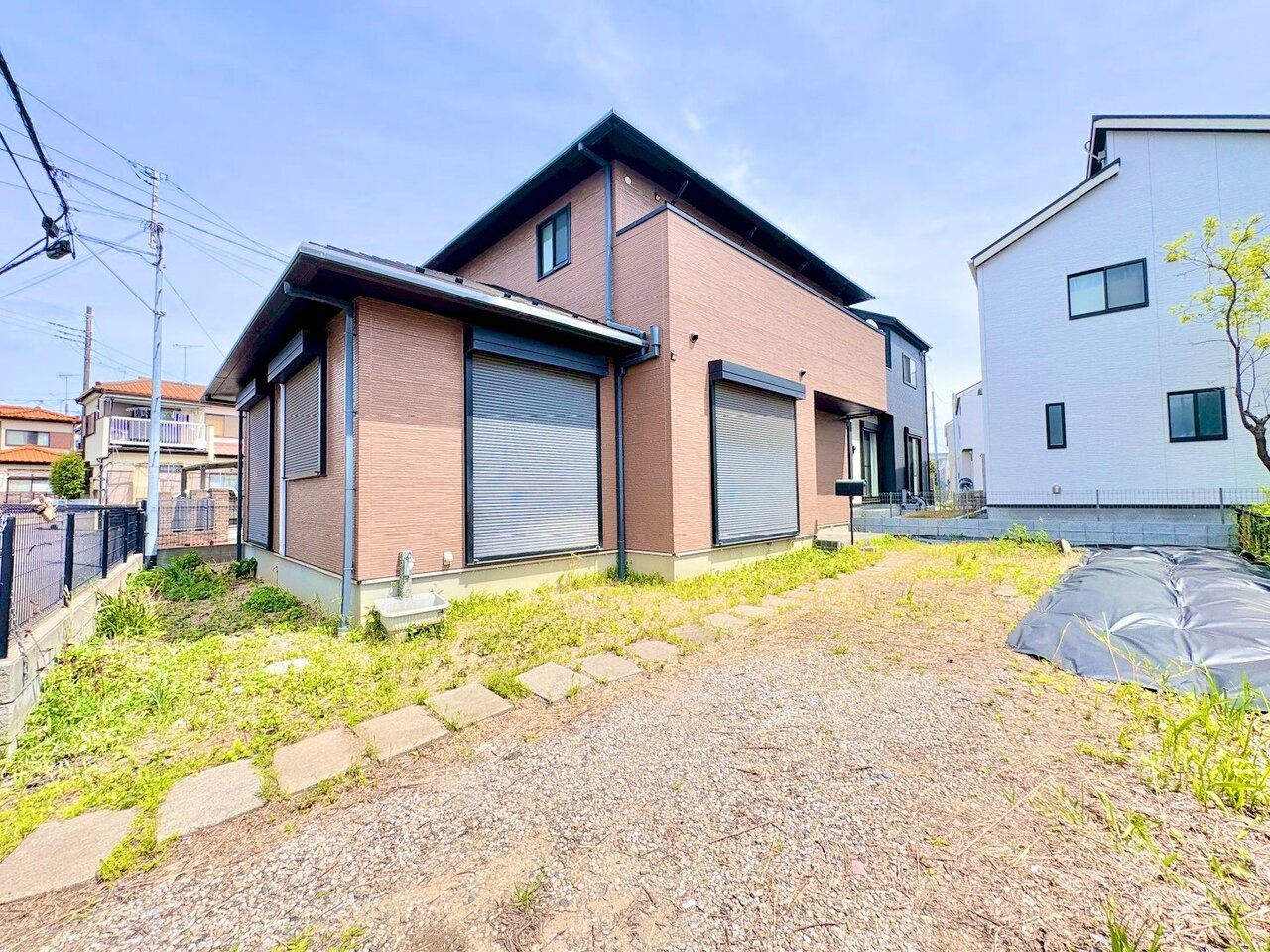 敷地面積は57坪以上、堂々とした佇まいを演出できるゆとりあるお住まいです。