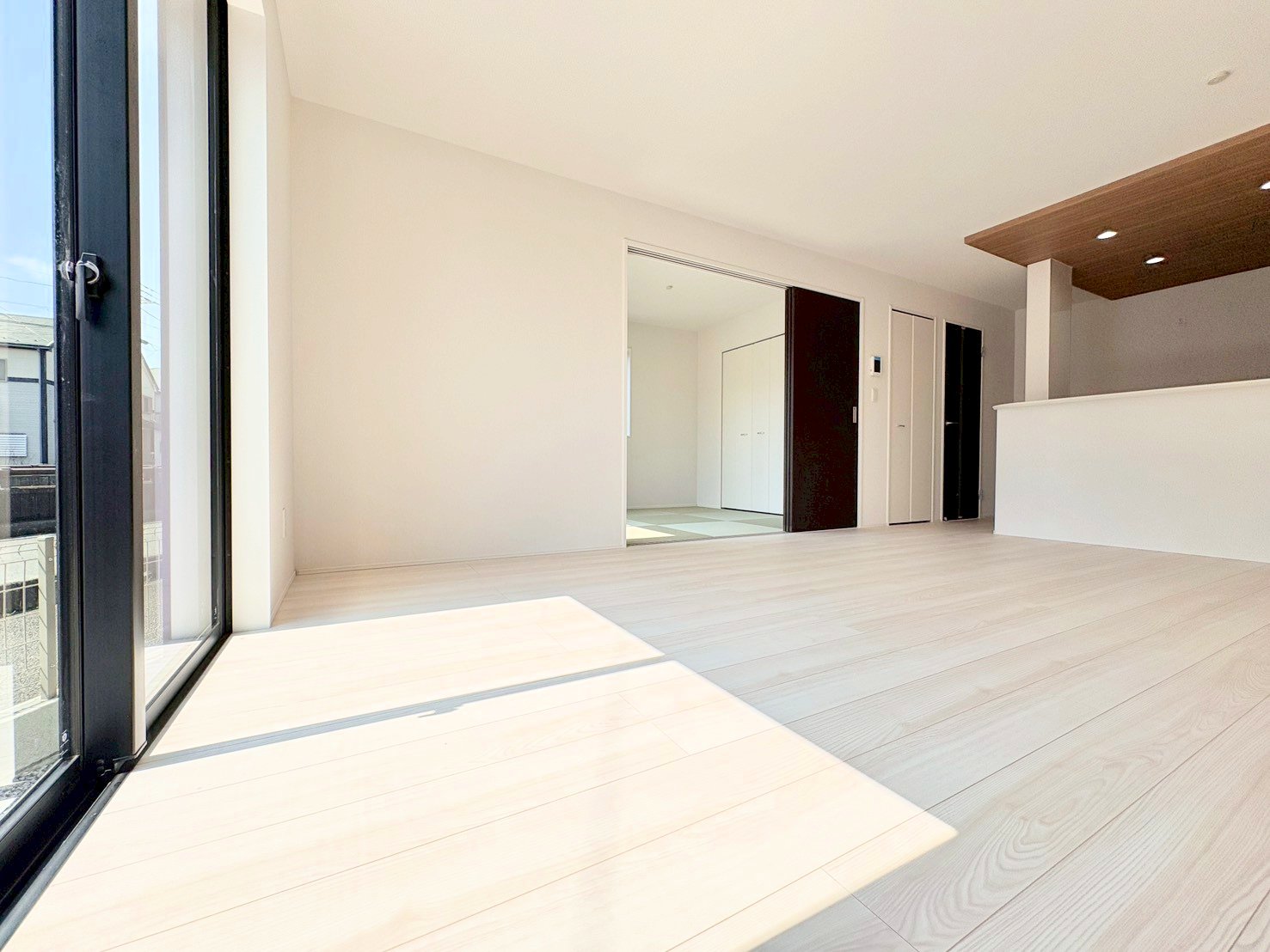 リビングに隣接した和室には穏やかな空気が流れています。