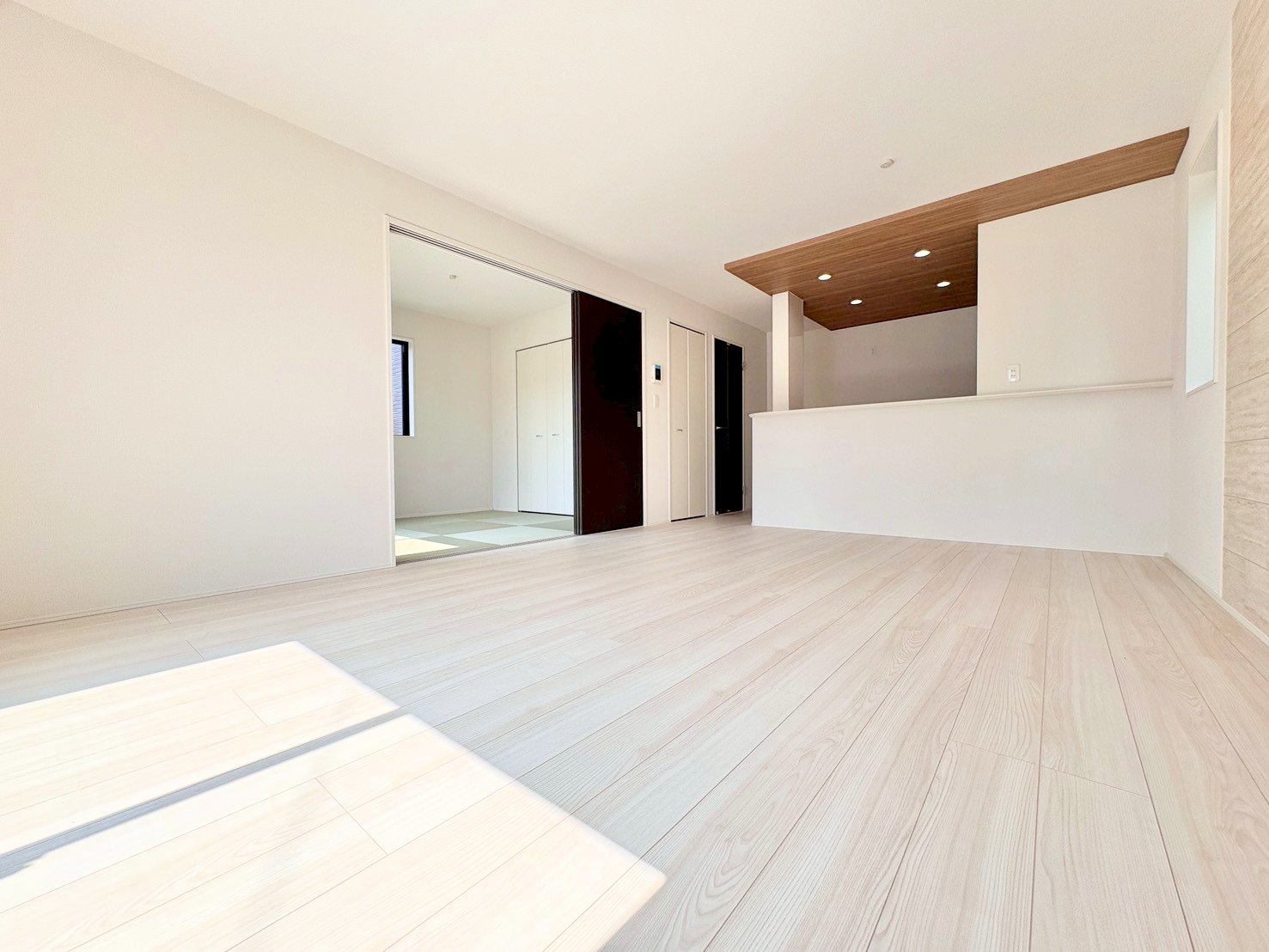 ワンフロアにリビング・ダイニング・キッチンが緩やかに繋がります。