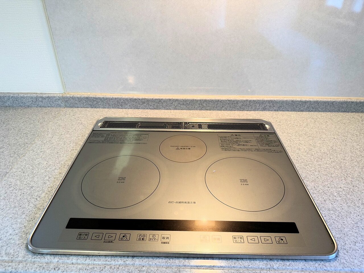 お手入れラクラクなIHキッチンです。