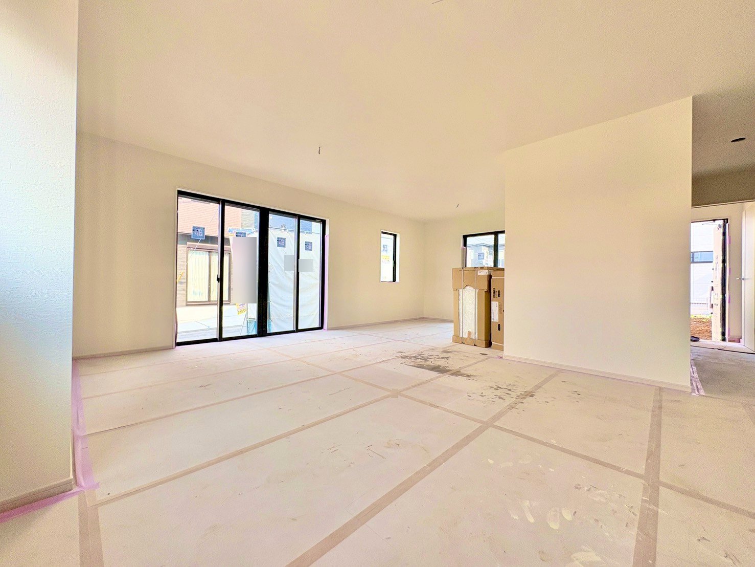 1日中爽やかな自然光が差し込み明るい住まい。(令和8年3月 撮影)