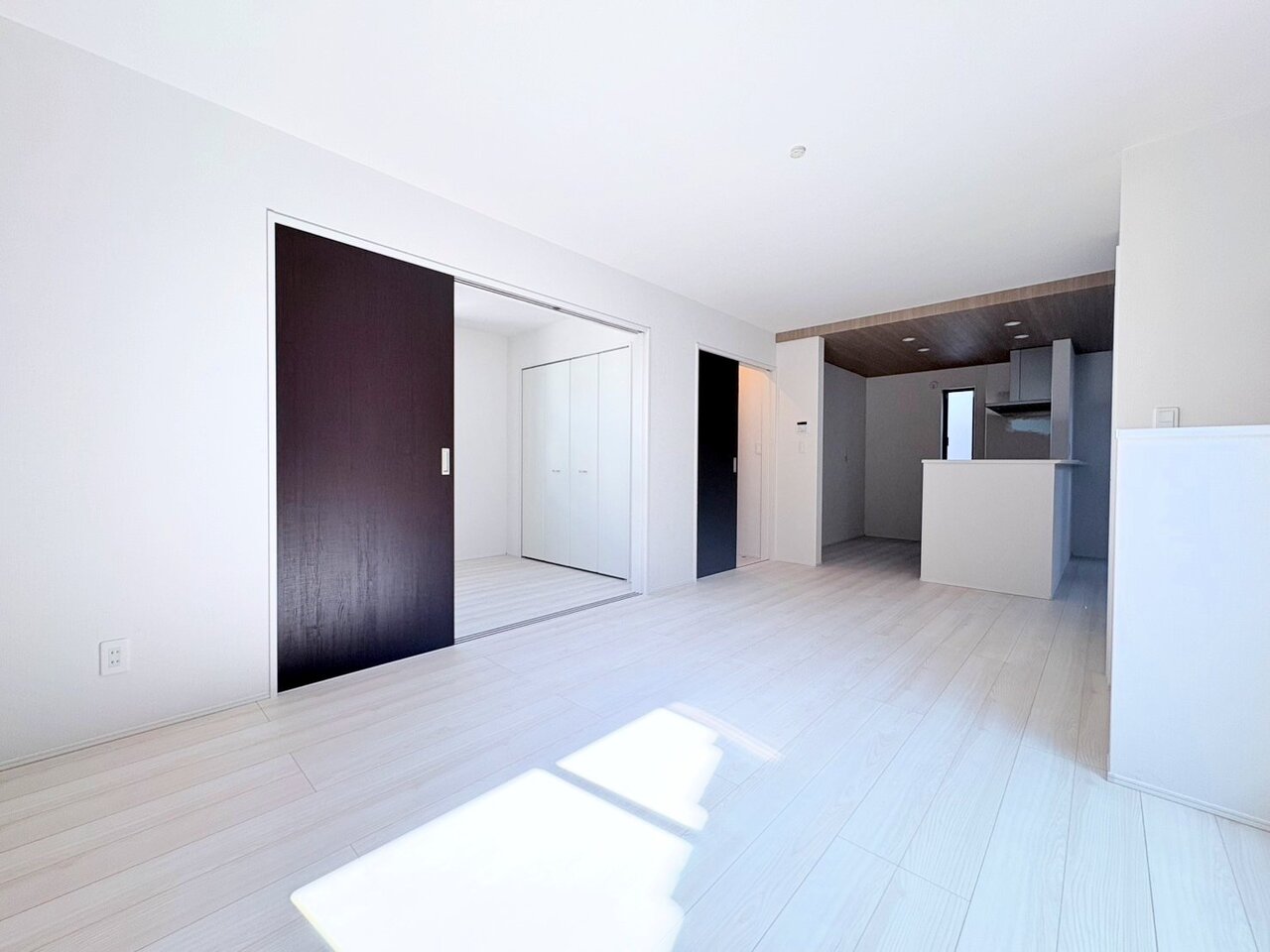 プライバシーを確保しやすく開放的に暮らせる2階リビングプラン。