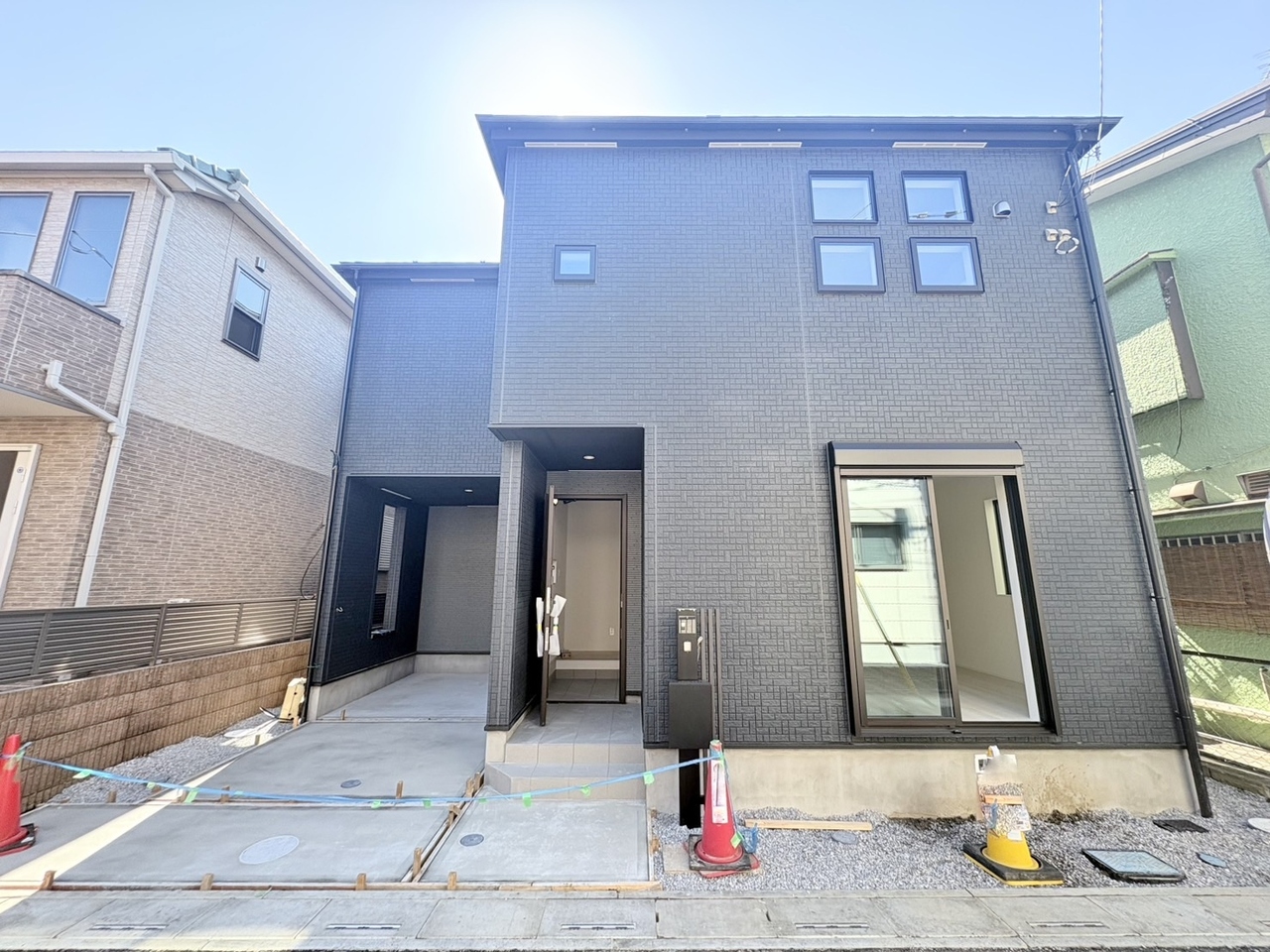 商業施設が徒歩圏内に点在する利便性に優れたロケーションです。