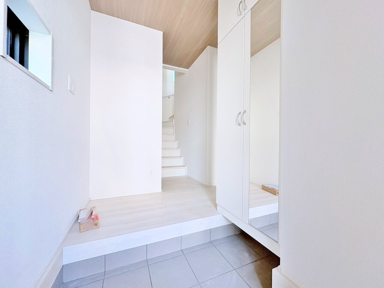 シンプルな清潔感の中にも少しのお洒落感が欲しいものです。