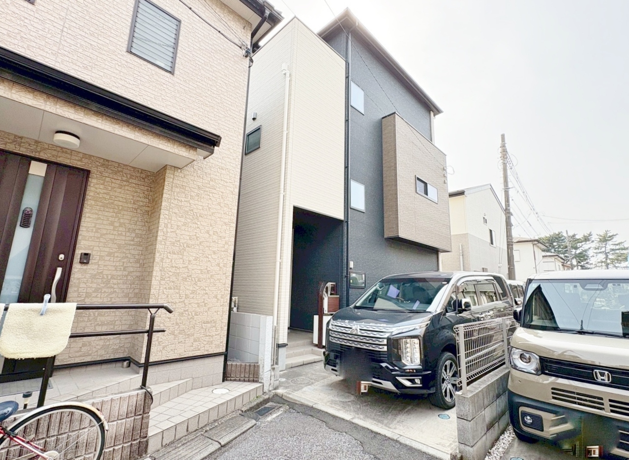 カースペースには2台駐車可能です。(車種による)