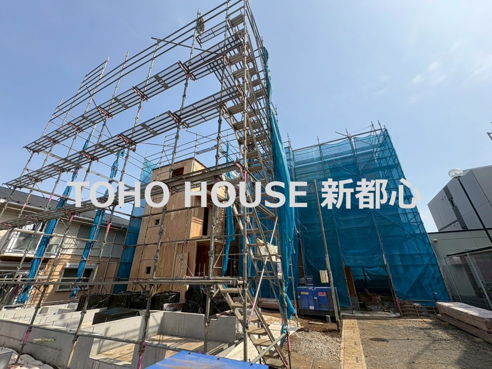 スーパーやドラッグストアが徒歩圏内にあり、買い物に便利な住環境。（令和8年 3月撮影）