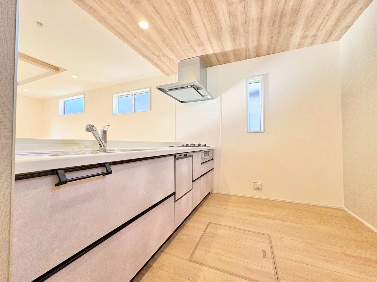 材料を並べたり盛り付けたり、作業しやすい広さを確保しました。